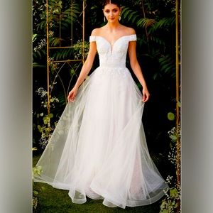 Wedding Dress.Color Off-White.